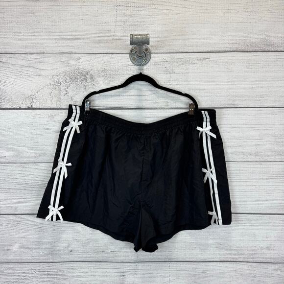 Shein Curve Plus Size Black White Stripe Bow Side Pull On Shorts Size 6XL - Picture 1 of 5